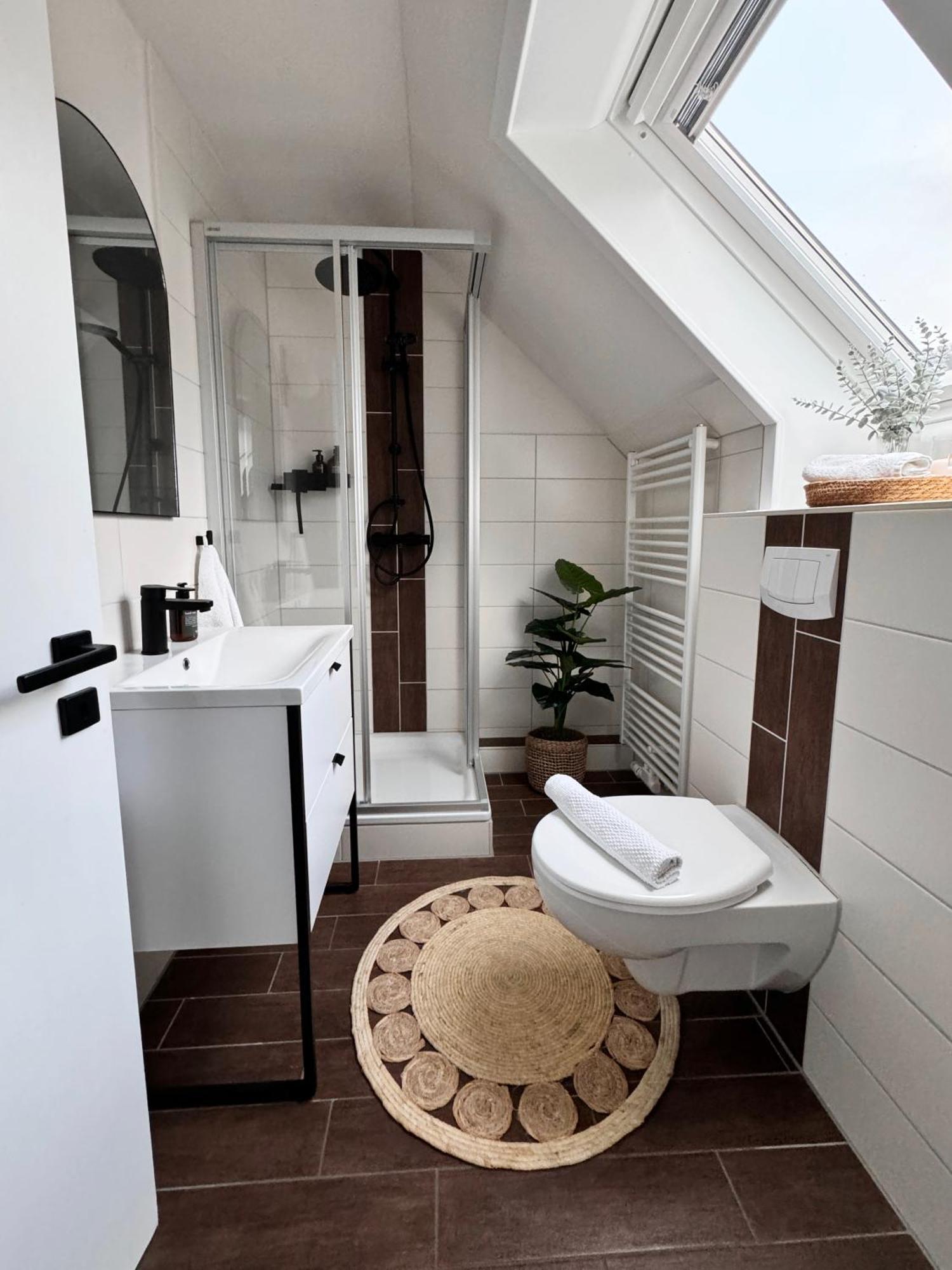 Seaside Rooms - Design-Apartment Mit Balkon & Parkplatz - Inklusive Strandkorb Direkt Am Wasser Und Spa & Sauna Saisonal บือซุม ภายนอก รูปภาพ
